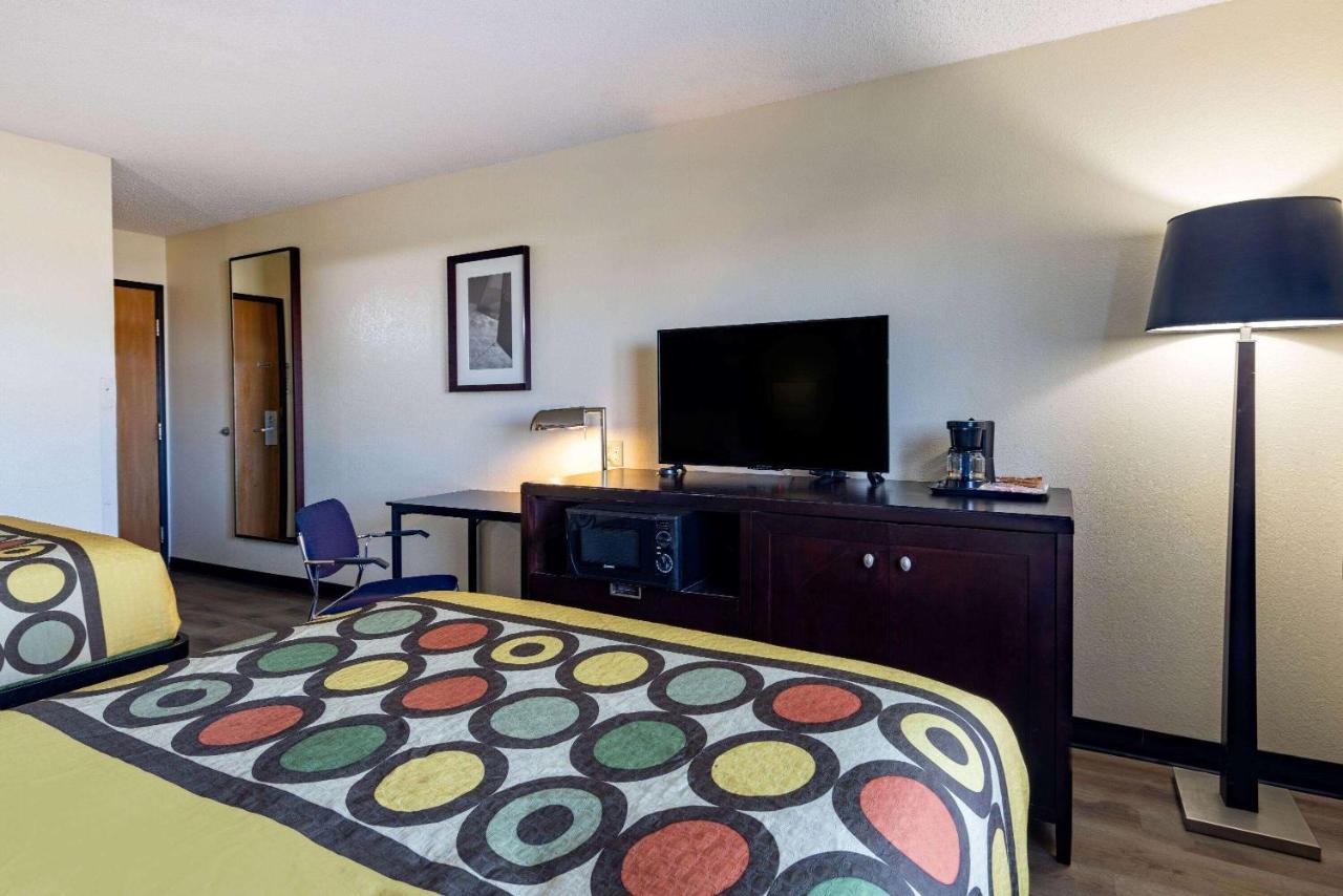 Super 8 By Wyndham El Dorado Ξενοδοχείο Εξωτερικό φωτογραφία