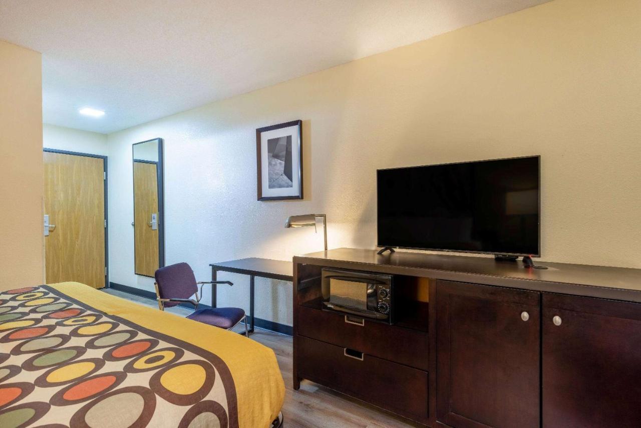 Super 8 By Wyndham El Dorado Ξενοδοχείο Εξωτερικό φωτογραφία