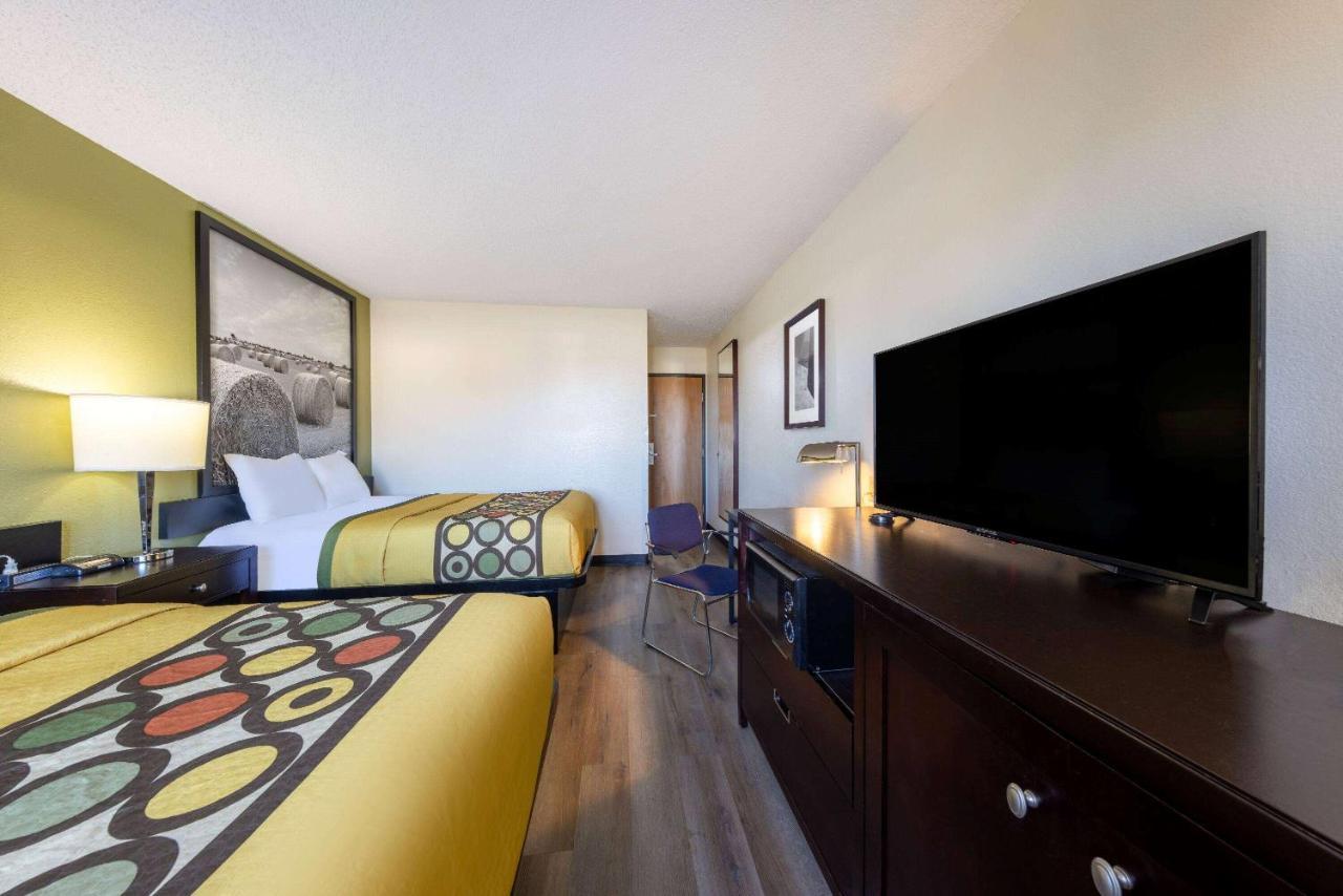 Super 8 By Wyndham El Dorado Ξενοδοχείο Εξωτερικό φωτογραφία