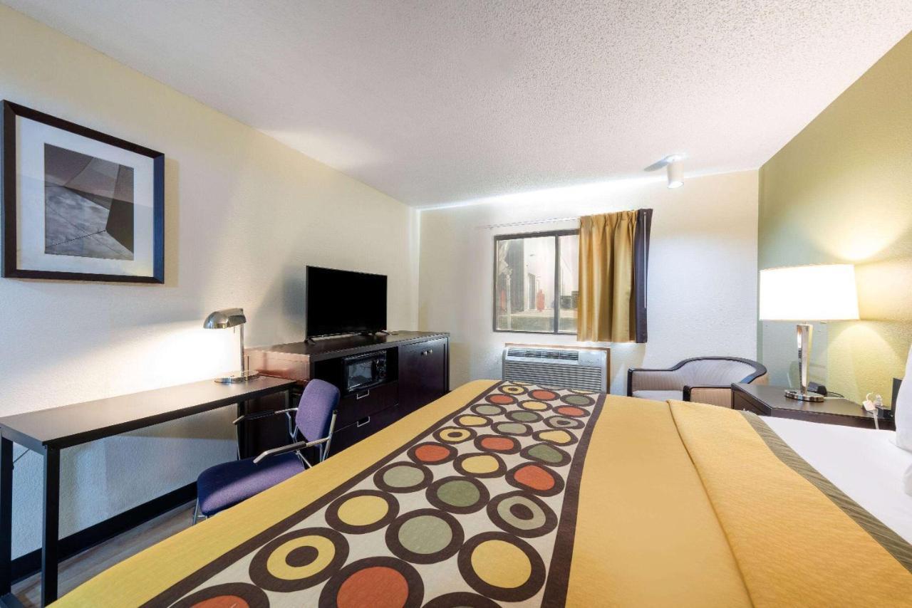 Super 8 By Wyndham El Dorado Ξενοδοχείο Εξωτερικό φωτογραφία