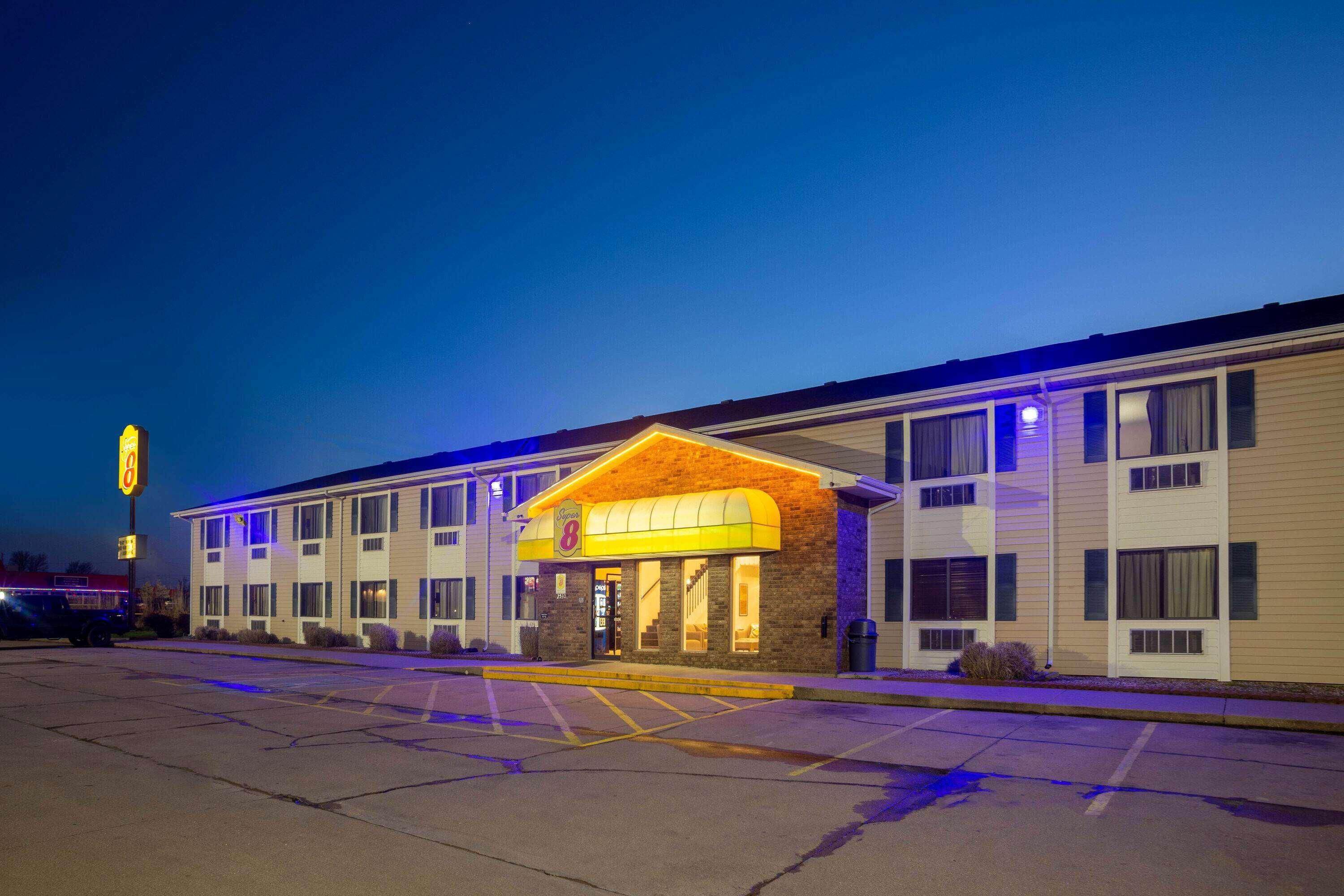 Super 8 By Wyndham El Dorado Ξενοδοχείο Εξωτερικό φωτογραφία